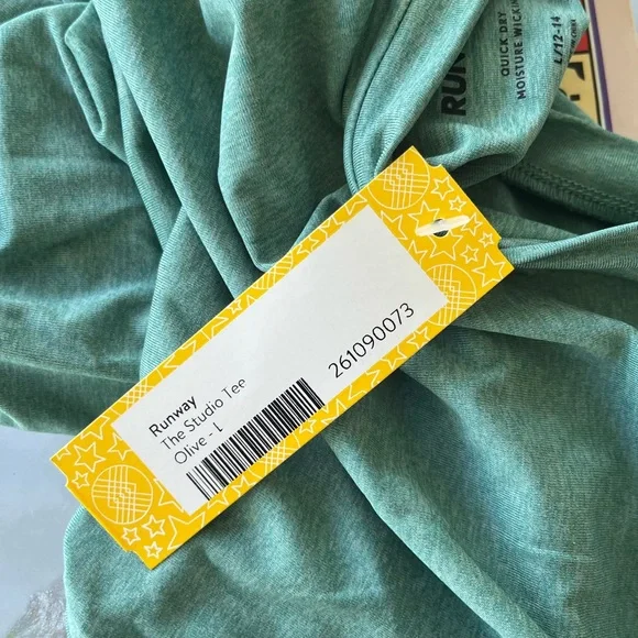 Runway Top 🖤 - Picture 5 of 6